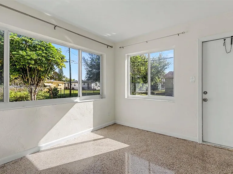 616 NW 3rd Ct — Photo 15