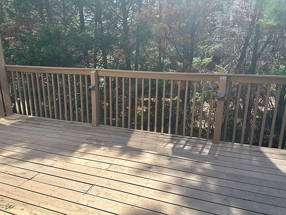 4th image of 476 Meadow Croft Dr