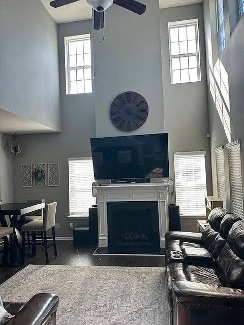 3 bed, 2.5 bath, 1264 sqft, $1,625 — Photo 2