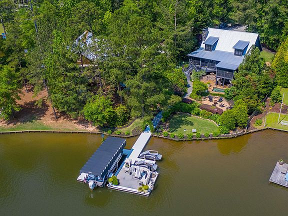 2nd image of 1161 White Oak Dr