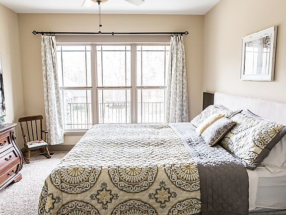 Guest Bedroom - 1st Floor