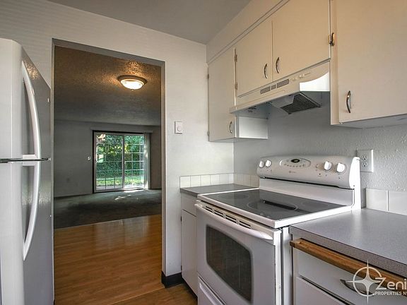 4th image of 2438 Rossiter Ln