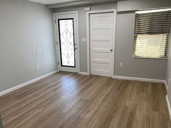 3rd image of 1564 Underwood Ave