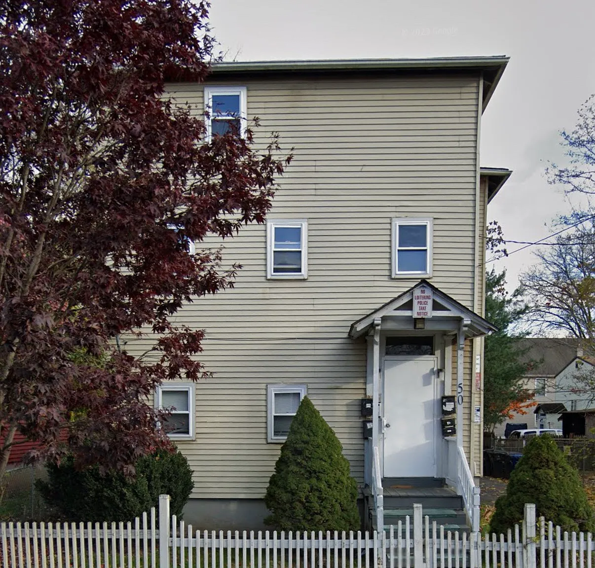 3 bed, 3288 sqft, $1,600 — Photo 1