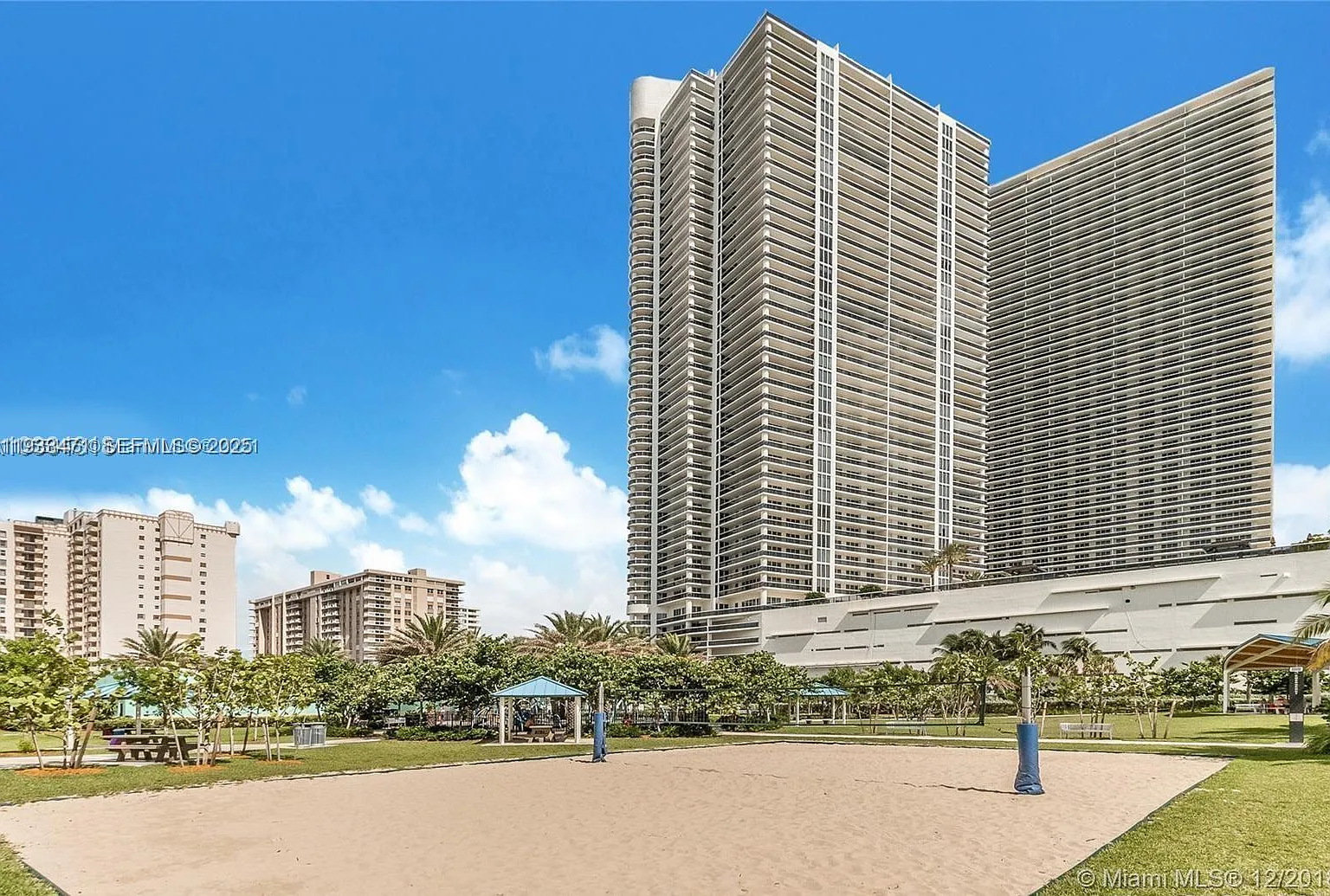 Beach Club Two Condo — Photo 2