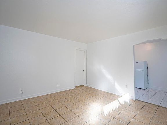 3rd image of 965 Biarritz Dr Unit 6-965-06