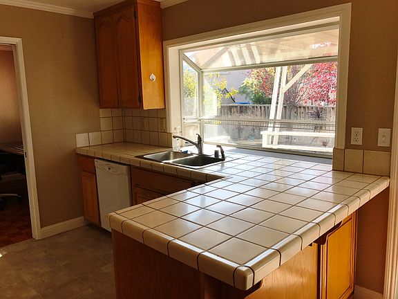 3rd image of 746 Los Huecos Dr