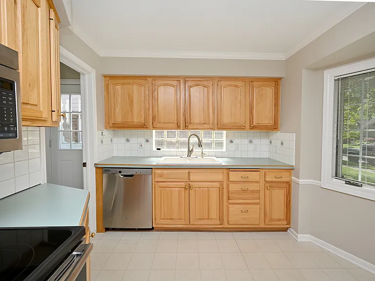 2453 Windemere Rd — Photo 5