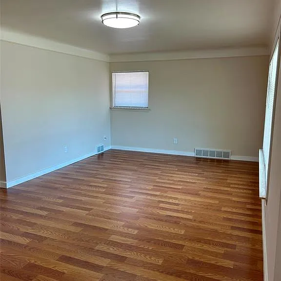 24820 Culver St — Photo 3