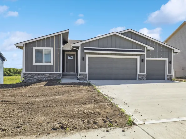 3285 NW Brookside Dr, Grimes, IA 50111