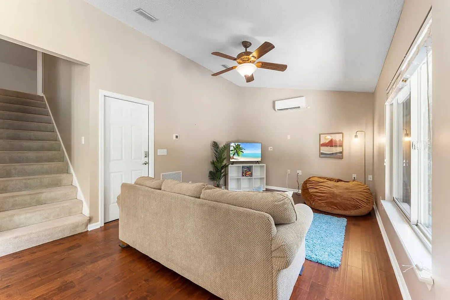 5 bed, 3.0 bath, 3282 sqft, $5,966 — Photo 4