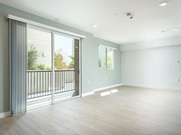 Sherman Way Luxury Apartment Homes — Photo 29