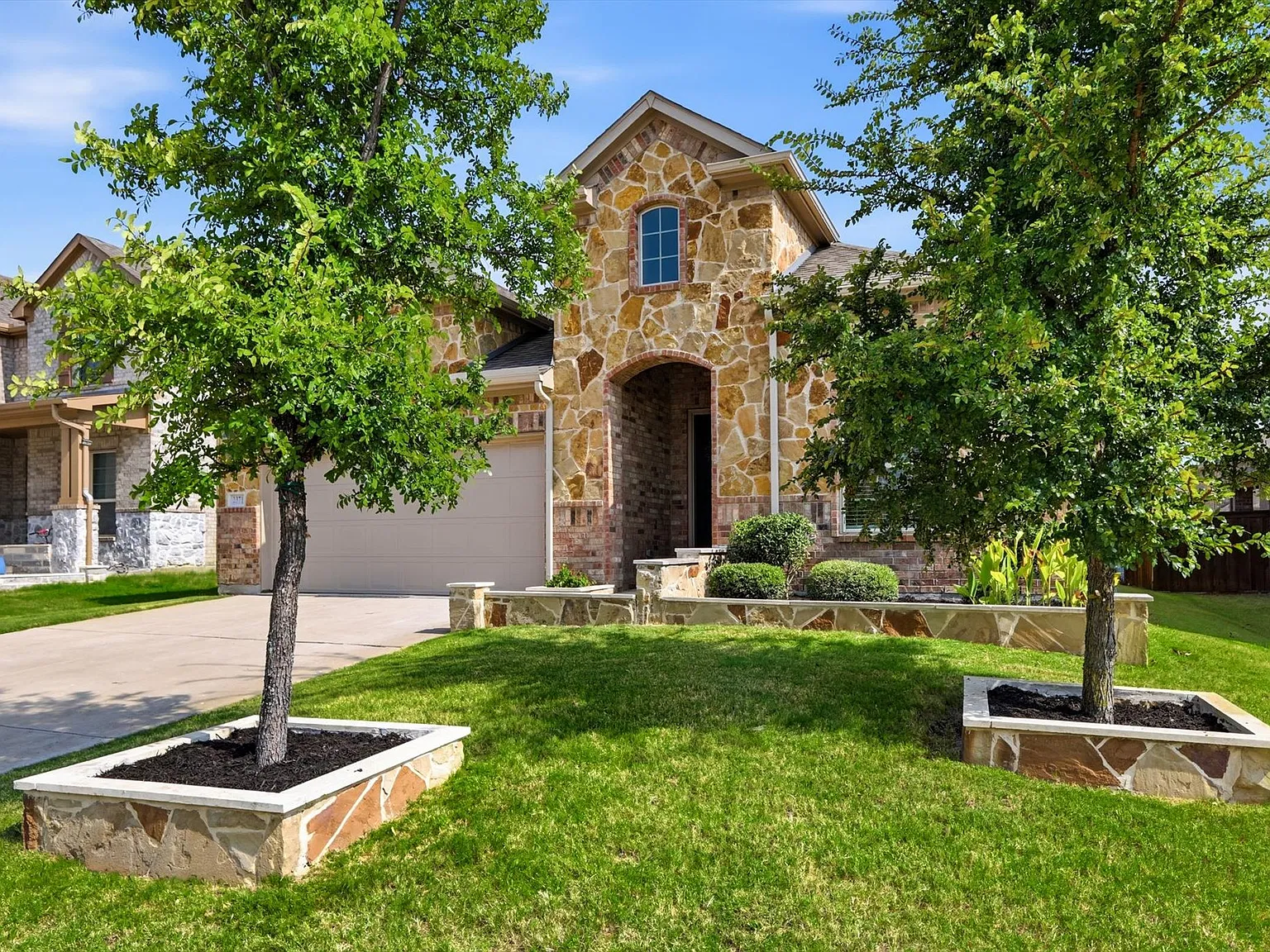 3 bed, 2315 sqft, $3,100 — Photo 3