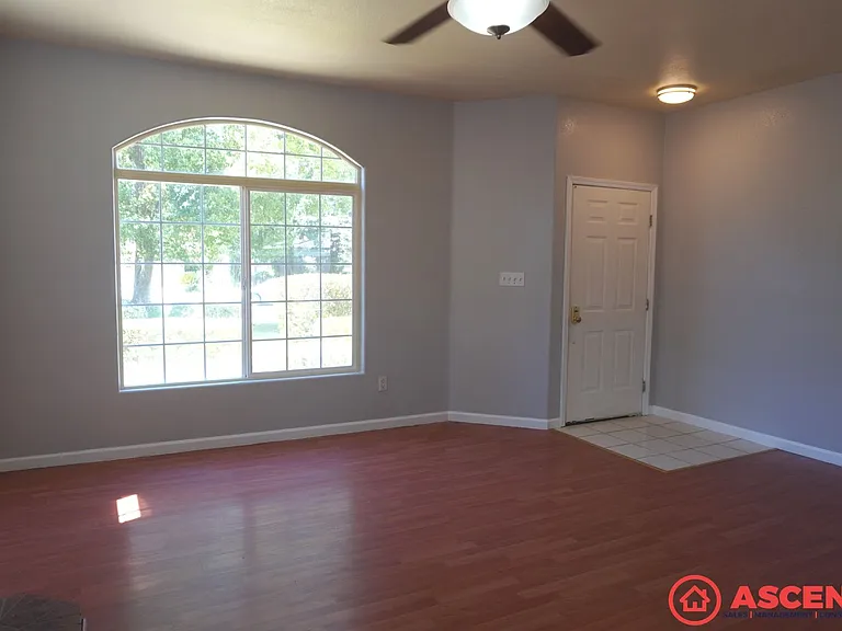 9305 Foxglen Ct — Photo 3