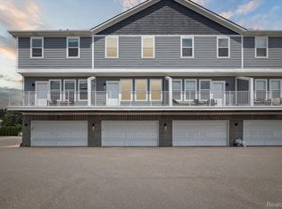 2941 Square Lake Ct, Troy, MI