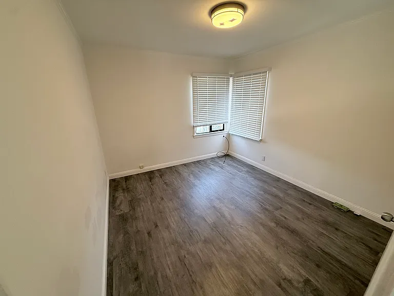 648 Sweeny St — Photo 11