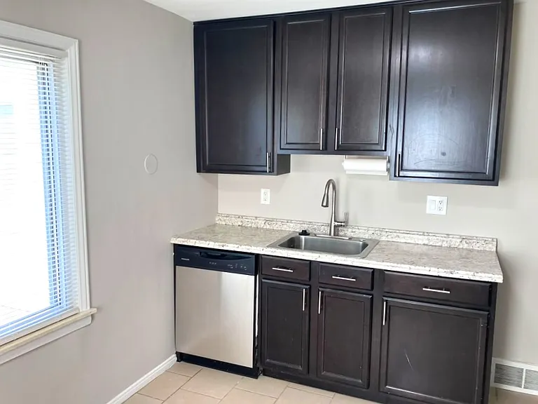 959 E Shevlin Ave — Photo 6