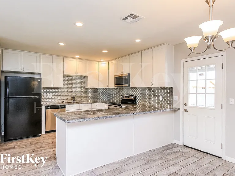 715 W Dublin St — Photo 6