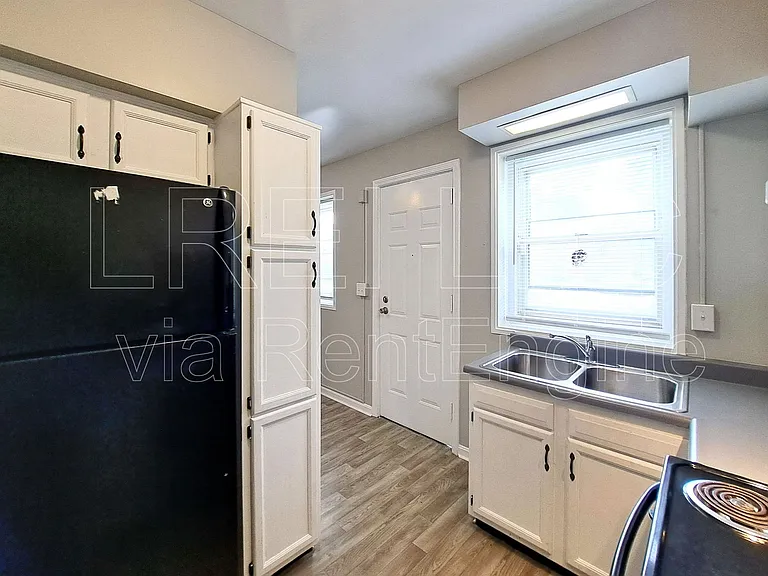 1835 La Salle Pl — Photo 5