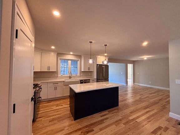 5th image of 13 Edgewater Drive #24
