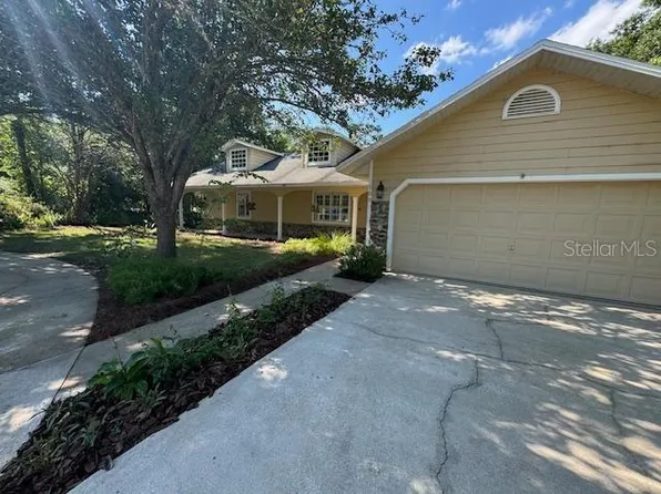 100 Crestwood Dr, Interlachen, FL 32148