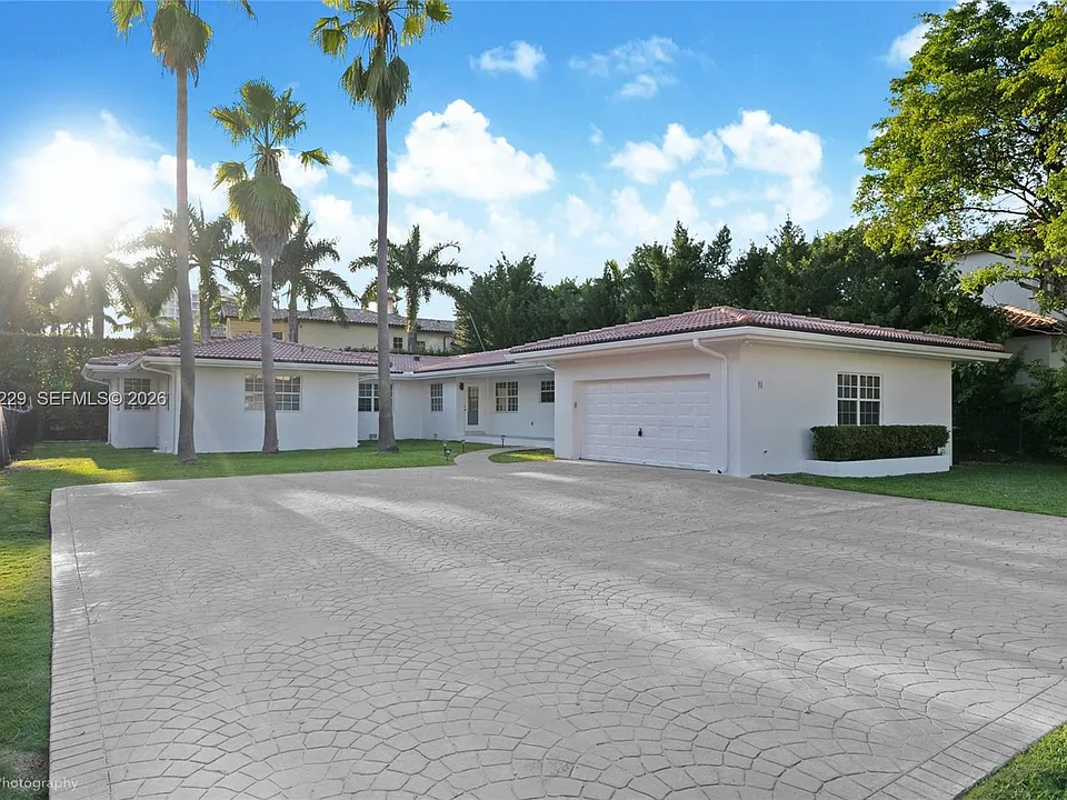 52 Camden Dr
