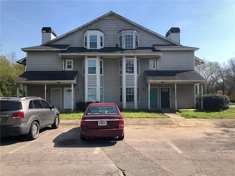 9456 Cypress Ln — Photo 1