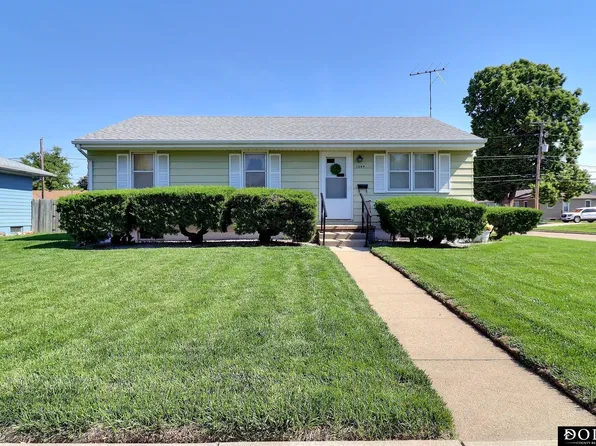 1344 Fairacres Dr, Fremont, NE 68025