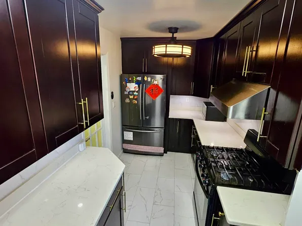 73-63 Bell Boulevard image 3 of 17