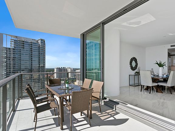 3rd image of 100 1st Ave N Unit 2001