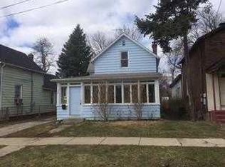 124 S Chapel St, Waukegan, IL