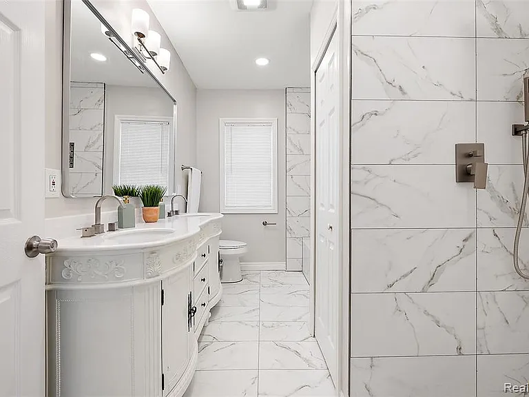 2080 Gladstone St #1 — Photo 15