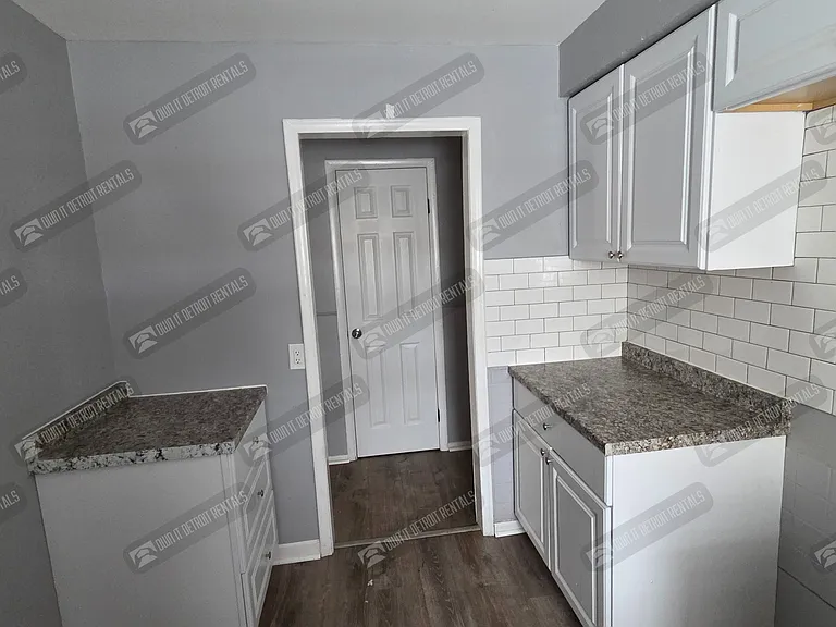 1139 S Bassett St — Photo 16