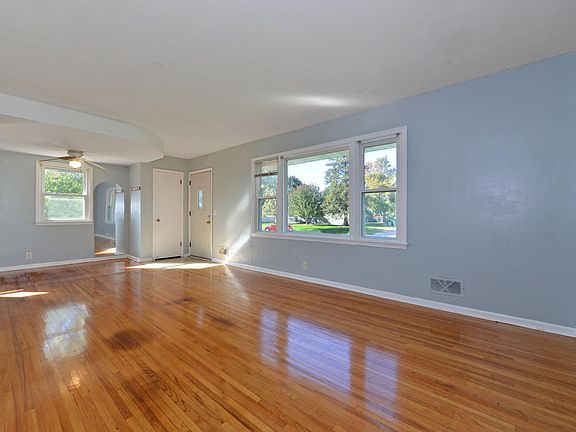 3rd image of 6806 Scott Ave N