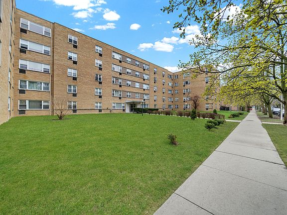 2nd image of 6161 N Hoyne Ave APT 504
