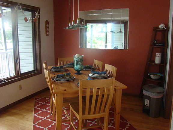 Dinning Room : Dinning room with a view to the lake.