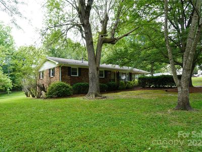 402 E Iowa Ave, Bessemer City, NC, 28016