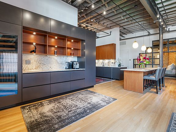 5th image of 420 W Grand Ave APT 5D