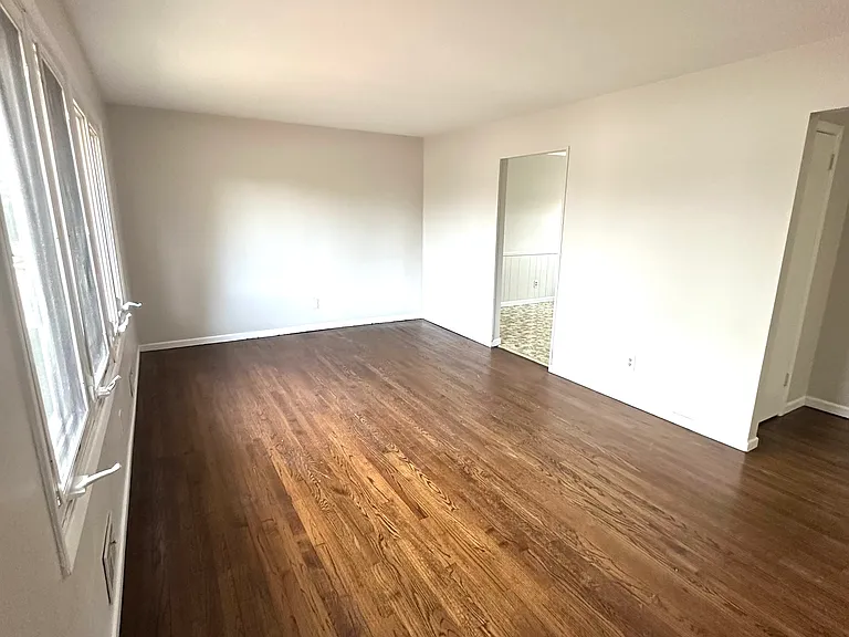 700 Surf Ave — Photo 3