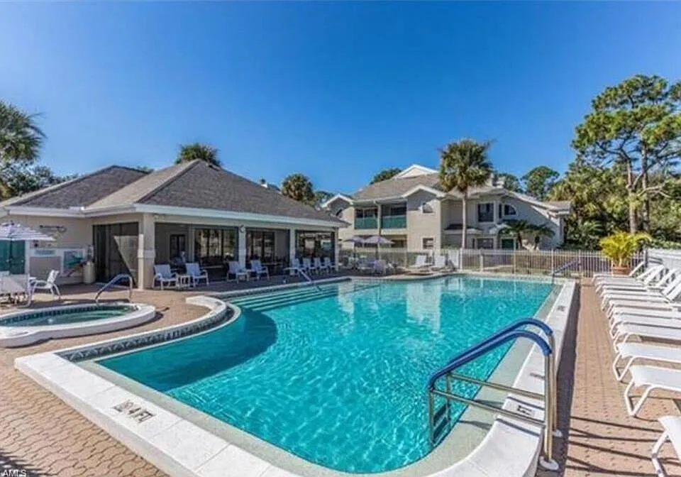 65 Emerald Woods Dr #E8