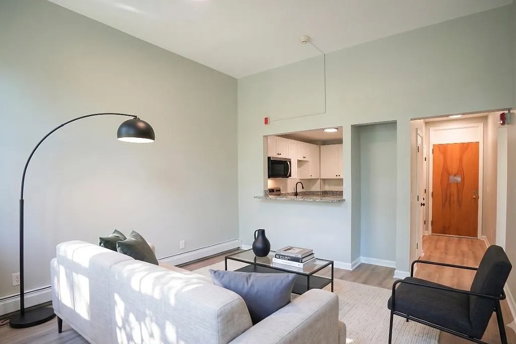 2 bed, 787 sqft, $2,375 — Photo 3