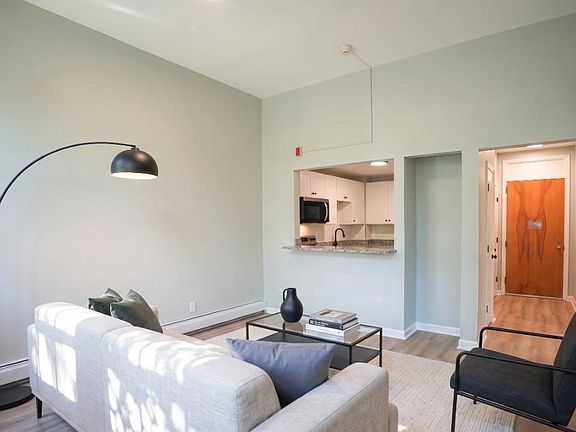 3rd image of 366 Main St APT 101