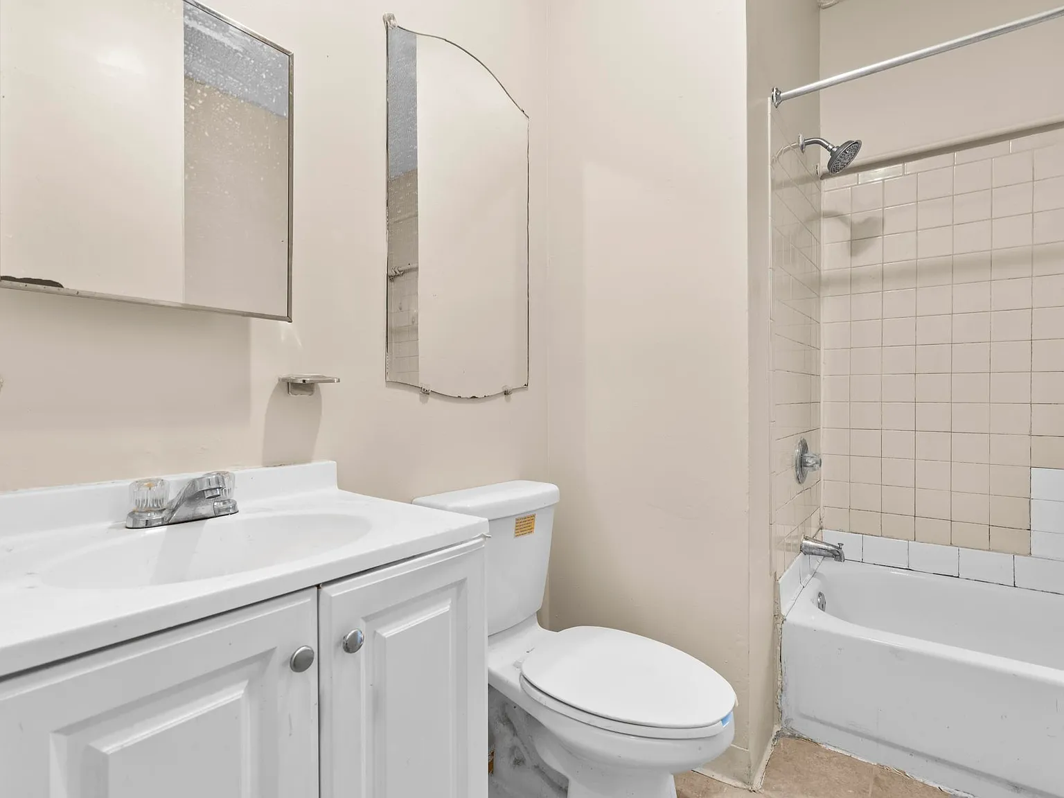 2 bed, 900 sqft, $1,200 — Photo 2