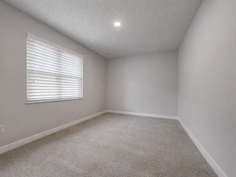 372 Jefferson Dr — Photo 7
