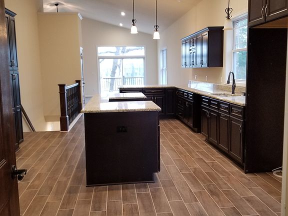 3rd image of 418 Fox Isle Park Dr
