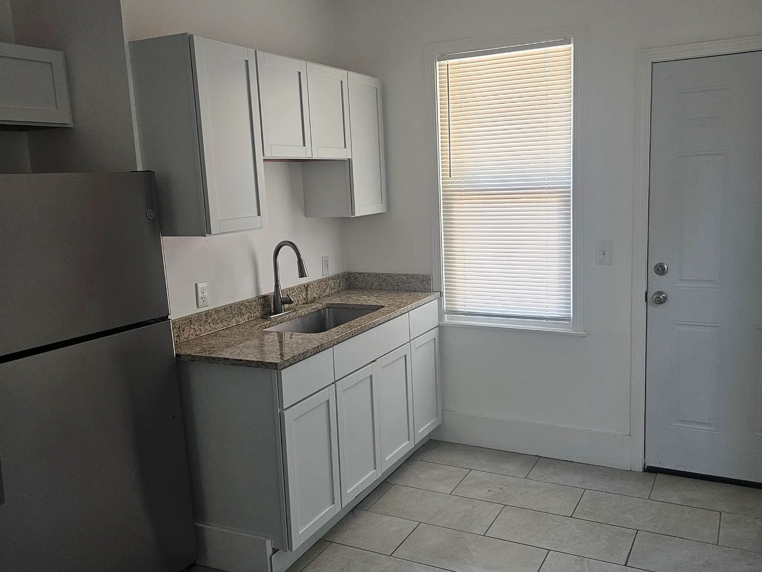 2 bed, 1000 sqft, $1,000 — Photo 4
