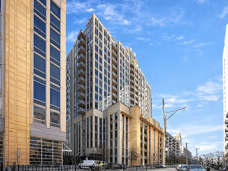 720 N Larrabee St #203 — Photo 1