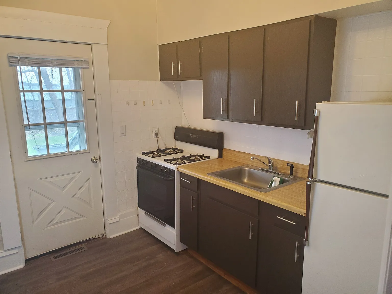 Studio, $975 — Photo 3