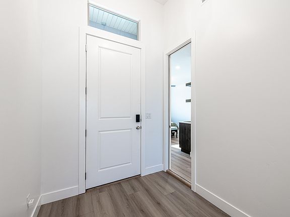 4th image of 1005 N 20 W