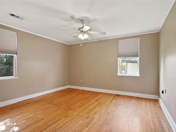 2nd image of 706 Severn Ave